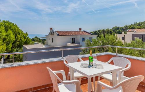 Gorgeous Home In Liznjan With Kitchen