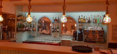 Lounge atau bar di Hostal Bahía Azul