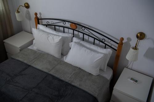 Ein Bett oder Betten in einem Zimmer der Unterkunft PATH Latchi Beachfront Apartments