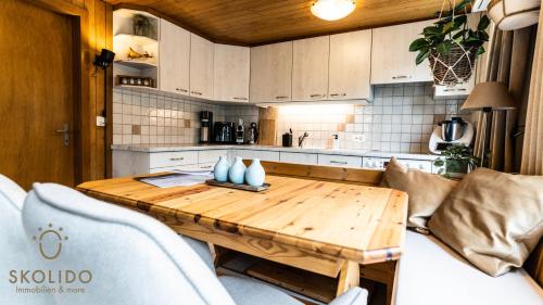 a kitchen with a wooden table in a room at Chalet Tannen Hüsli, Breiten in Breiten