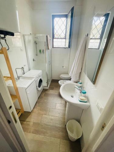 a bathroom with two toilets and a sink at Casa Politeama Spacious Central Flat by Oplonti Station for Pompeii, Sorrento and Naples in Torre Annunziata