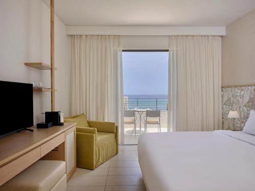 Postel nebo postele na pokoji v ubytování Atlantica Eleon Grand Resort