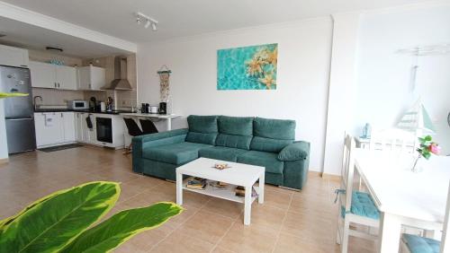 Kuchyň nebo kuchyňský kout v ubytování Green Waves Apartment