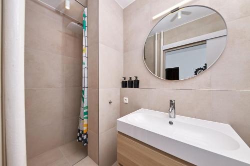 Ένα μπάνιο στο Riverside Center, 3 BR, near Danube river