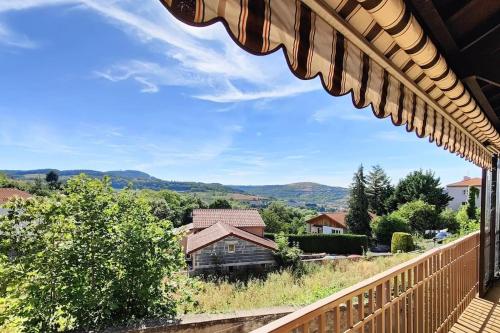 Photo de la galerie de l'établissement T3 neuf avec vue et balcon, au Puy-en-Velay