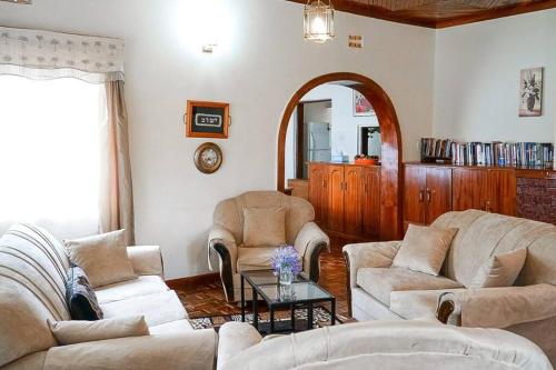 Posezení v ubytování Kusini House & Campsite KItale