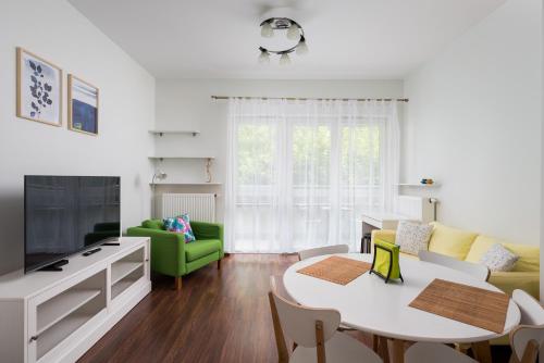 Aleja Krakowska Homely Apartment by BookingHost