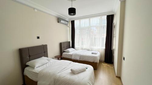 Postel nebo postele na pokoji v ubytování Heaven Down Town Apartment