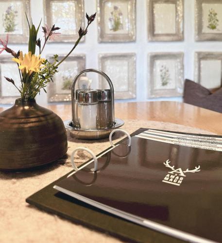 a table with a vase with flowers and a candle at s´Amagmach in Egg