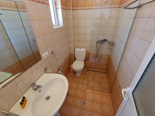 Koupelna v ubytování Hotel Sherifi