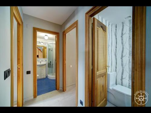 a bathroom with a tub and a toilet and a sink at CASA BARLONGUETA de Alma de Nieve in Arties