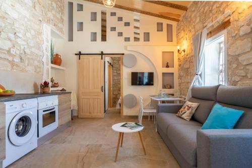 a living room with a couch and a kitchen at Las Casitas Del Mar in Alicante