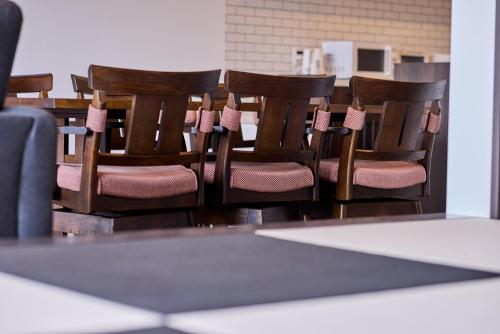 a row of chairs with pink seats in a room at Miire Mt Fuji Traditional in Fujikawaguchiko