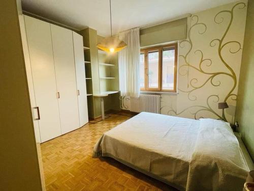 a bedroom with a white bed and a window at Mare e dintorni in San Benedetto del Tronto