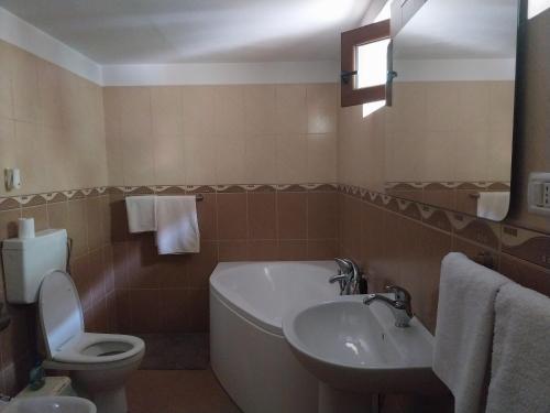 Koupelna v ubytování Serena House
