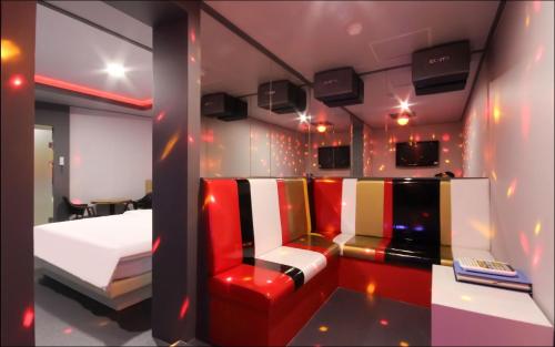 Μια τηλεόραση ή/και κέντρο ψυχαγωγίας στο Amor Hotel Gimhae
