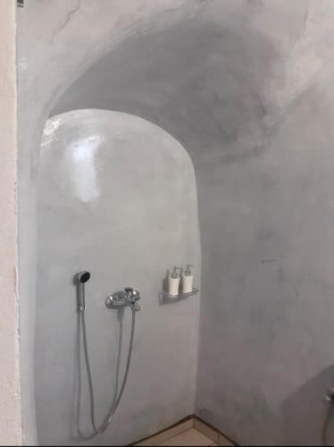 Ein Badezimmer in der Unterkunft Unique small stonehouse at Thira