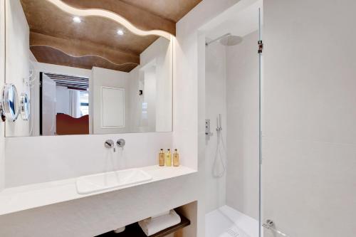 Paris Home Collection Serviced Apartments in Notre Dame - Rue Savoie photo 156