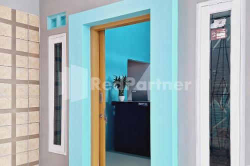 Galería fotográfica de Griya Prashasta Mitra RedDoorz en Kediri