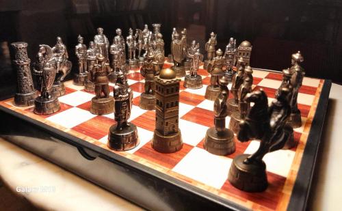 a chess board with a chess player on it at Posada Restaurante Fuenteplateada in Collado Hermoso