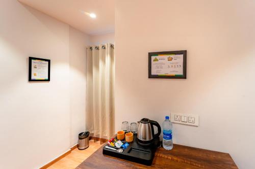 Tetera y cafetera en Treebo Premium Omni Residency