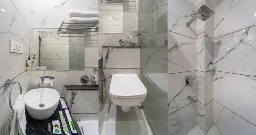 Un baño de Treebo Premium Omni Residency