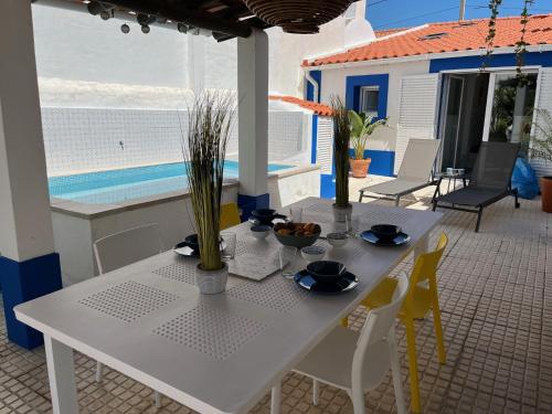 a white table and chairs on a patio at Casa Caridade in Reguengos de Monsaraz