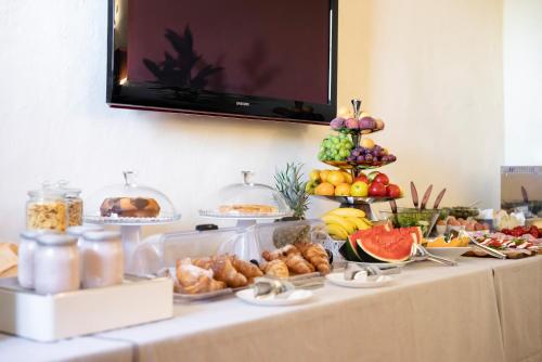 Еда / где поесть недалеко от of country house