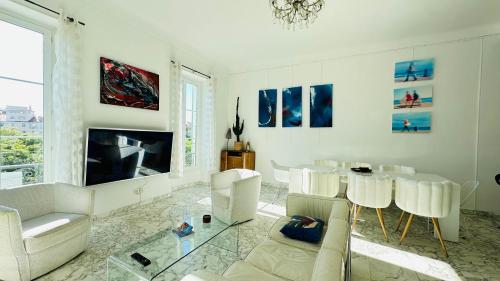 Spacious 3 BR flat Nice center - magnificent view