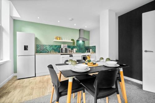 Η κουζίνα ή μικρή κουζίνα στο Luxury Apartment - Secure Parking - Gated Development - Near JQ & Birmingham City Centre 6SH