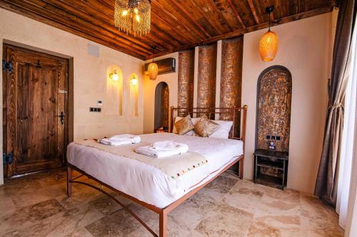Ένα ή περισσότερα κρεβάτια σε δωμάτιο στο Alika Castle House
