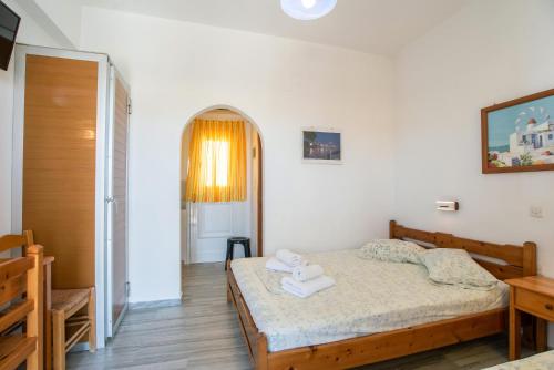 Φωτογραφία από το άλμπουμ του Studios Prombona To Petrino Spiti στον Λογαρά