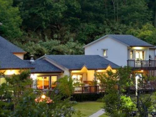 Gallery image of Yangyang Hajodae Aleumdeul Pension in Taech'i-ri