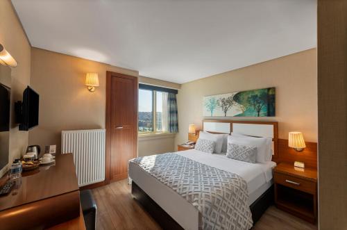 Double or Twin Room with Sea View
