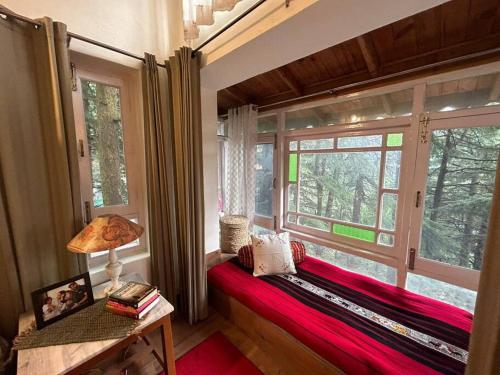 Χώρος καθιστικού στο Scenic Hill View 3BHK Near Mall Road Stonewood