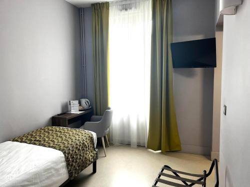 Ένα ή περισσότερα κρεβάτια σε δωμάτιο στο Hôtellerie L'Enclos Rey