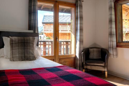 Postel nebo postele na pokoji v ubytování Hotel La Renardière Morzine