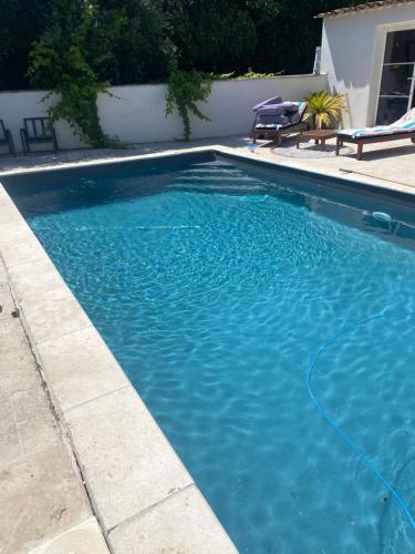 Villa piscine netflix