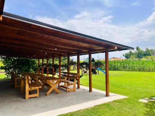 Zahrada ubytování Balabani Local Stay