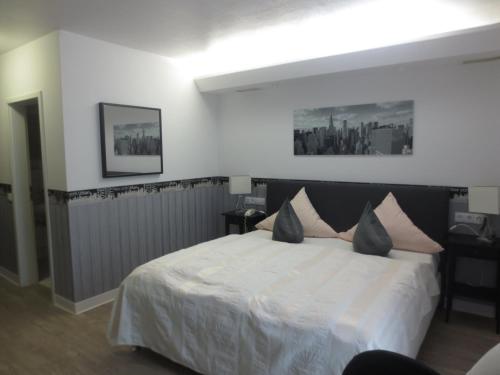 Postel nebo postele na pokoji v ubytování Hotel Corsten