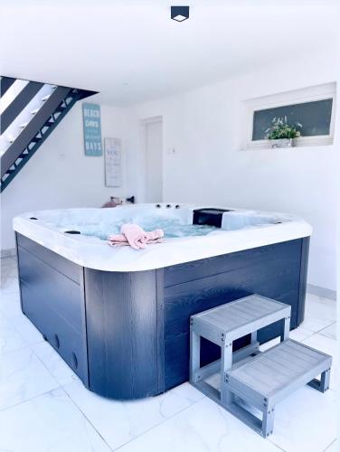 a blue bath tub with a pink towel in it at Mária Full house in Balatonmáriafürdő