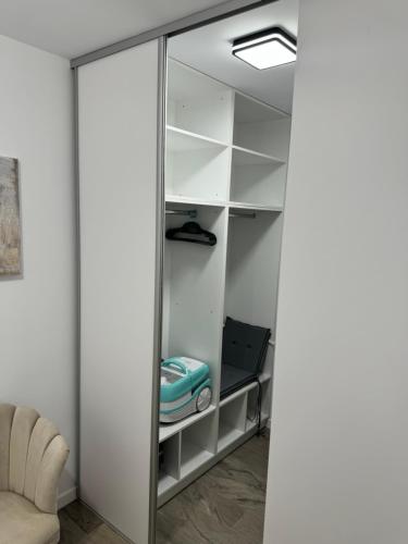 a room with a closet with a glass door at Apartament Prima Arena in Oradea