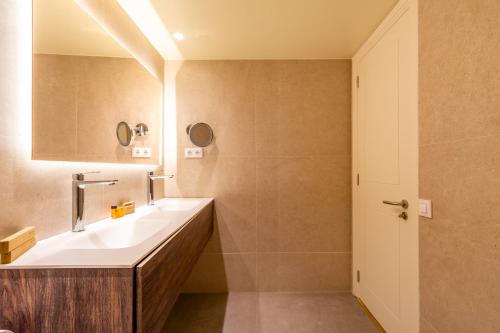 Duquesa Suites Hotel by Grup Duquessa photo 72