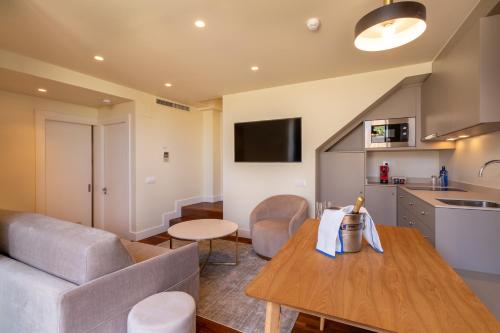 Duquesa Suites Hotel by Grup Duquessa photo 70
