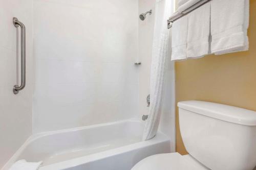 Ένα μπάνιο στο Comfort Inn