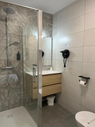 Ένα μπάνιο στο Cit'Hotel Les Eleis