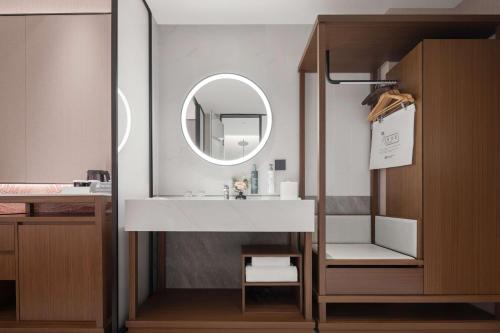 Ένα μπάνιο στο Hilton Garden Inn Yichang Yiling