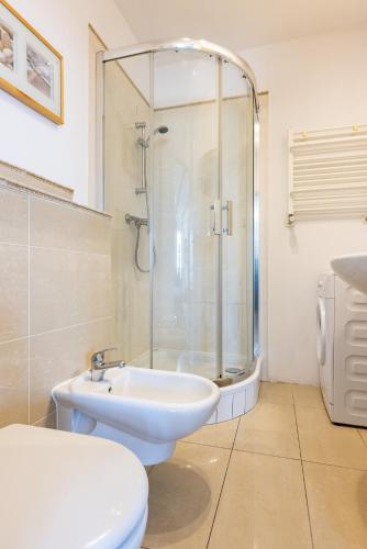 Ванная комната в Apartamenty Bałtyckie - Na Wydmie - winda, bezpłatny parking, 100m od port