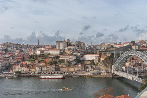 a view of a city with a bridge and a river at GuestReady - Port Studio 1 in Vila Nova de Gaia