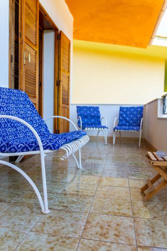 a room with two blue chairs and a table at Nice to stay in Fontane Bianche